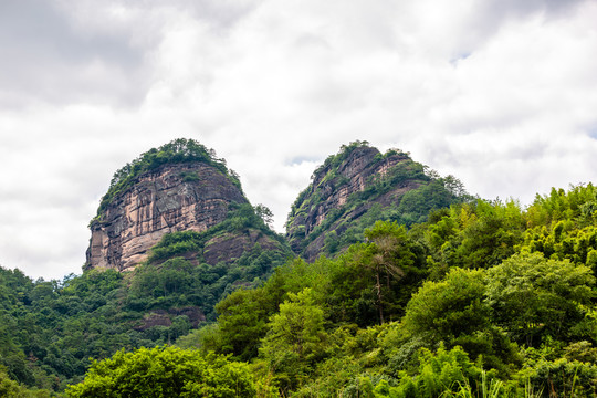 中國(guó)福建武夷山雙乳峰