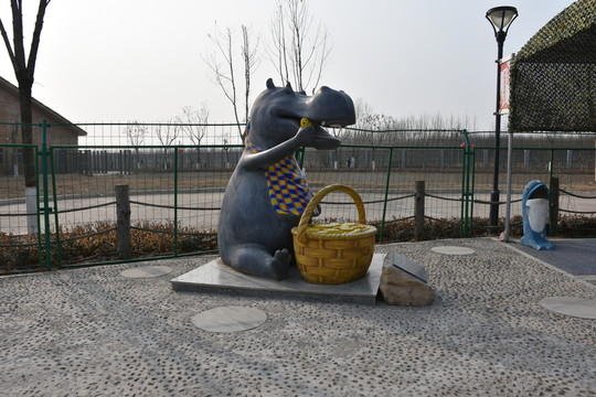 動(dòng)物園卡通塑像