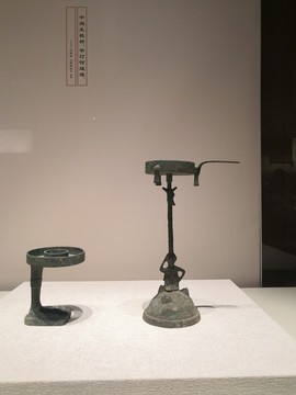 銅油燈