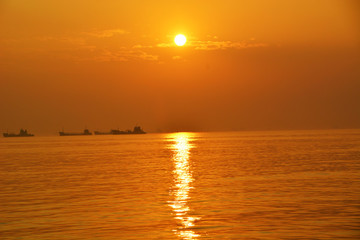 海面夕陽風光