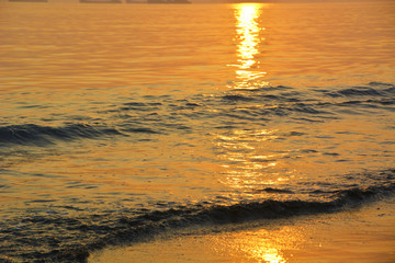 海邊夕陽海浪