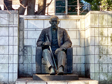 日本東京大學(xué)校內(nèi)雕像