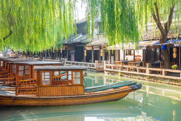 周莊古鎮(zhèn)的船只