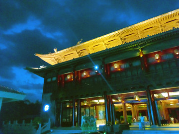 古建筑大殿夜景