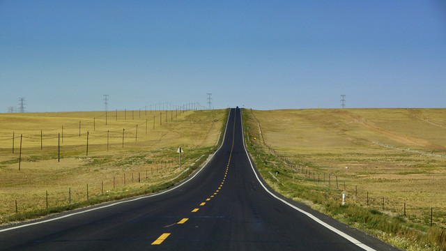 通向天邊的公路