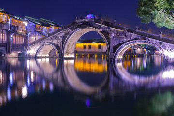 中國(guó)浙江烏鎮(zhèn)古橋夜景