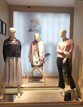 女裝店櫥窗