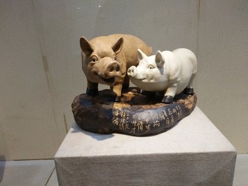 招財(cái)豬