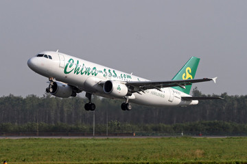 飛機(jī)起飛春秋航空