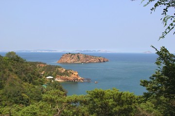 大連海邊海景老人與海島嶼海洋石