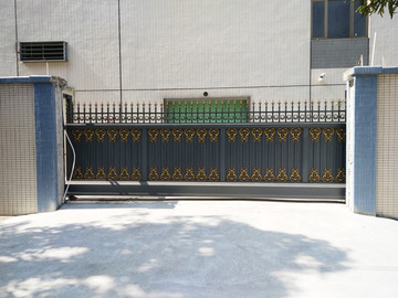 鐵門(mén)