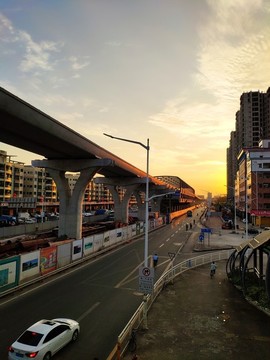 夕陽下的地鐵建設(shè)