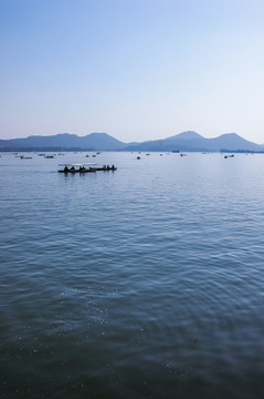 西湖泛舟