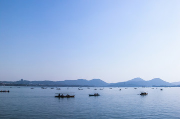 西湖泛舟
