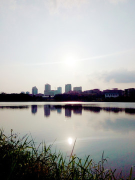 河畔暮色風(fēng)景