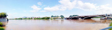 桂林解放橋河畔全景