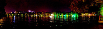 這湖畔夜色全景