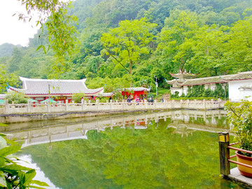 湖畔亭臺(tái)風(fēng)景