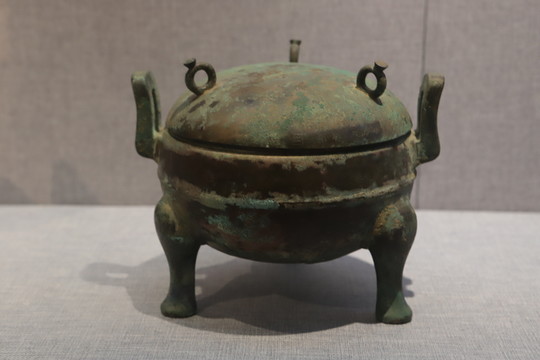 銅鼎