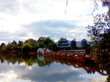 麗江黑龍?zhí)讹L景