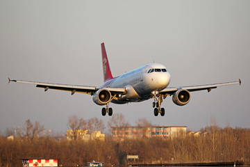 深圳航空公司飛機(jī)落地