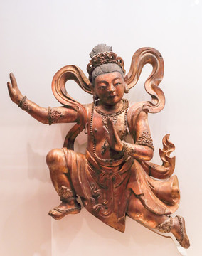 木雕天人像