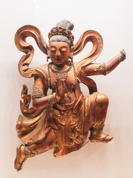 木雕天人像