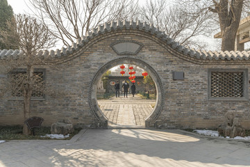 中式圓門