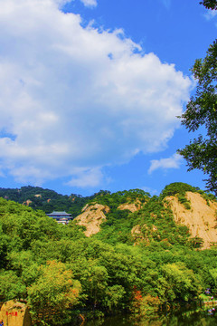 千山龍泉寺華藏世界與云潭山峰
