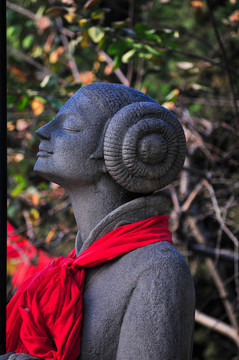 一排雕塑