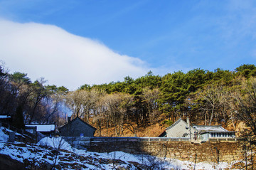 千山圓通觀建筑群院落與山林雪景