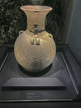 青瓷蓮花壺
