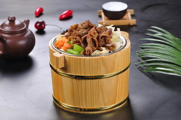 蔥香烤肉竹桶飯