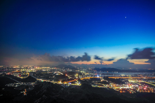 丫髻山山頂賞夕照美景