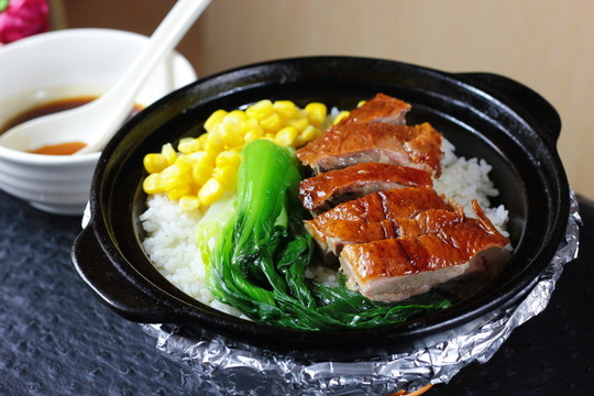燒鴨煲仔飯