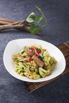 臘肉有機(jī)菜花
