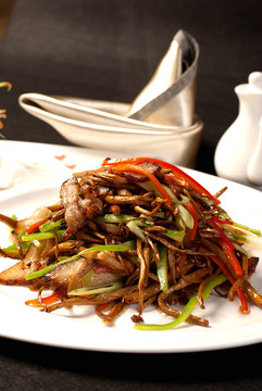 碳烤肉炒茶樹菇
