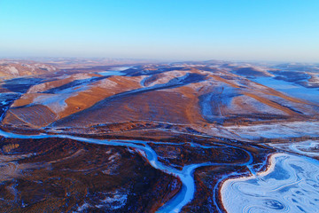 航拍雪色山嶺河流