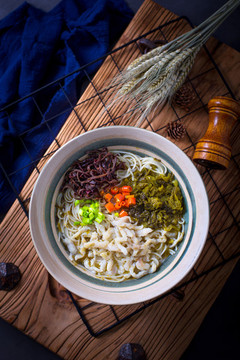 酸菜魚絲面