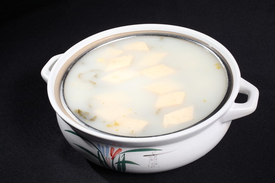 酸菜蠶豆燉魚糕