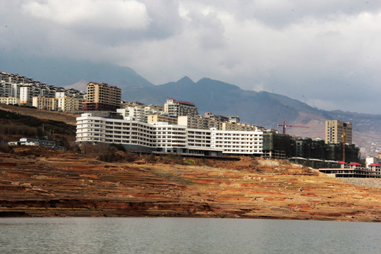 漢源湖邊景色