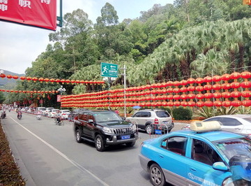 春節(jié)圭峰山圭峰路的燈籠