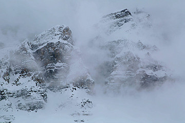 云中雪峰