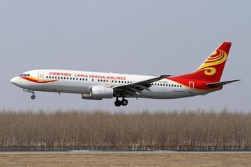 中國(guó)新華航空飛機(jī)落地