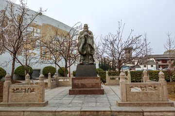 孔子塑像