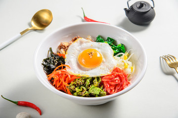韓國(guó)料理烤肉拌飯