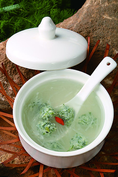 薺菜丸子蘿卜絲湯