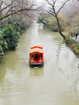 揚(yáng)州瘦西湖河道游船