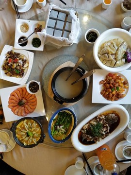 豐盛大餐