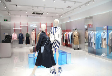 女裝專賣店櫥窗